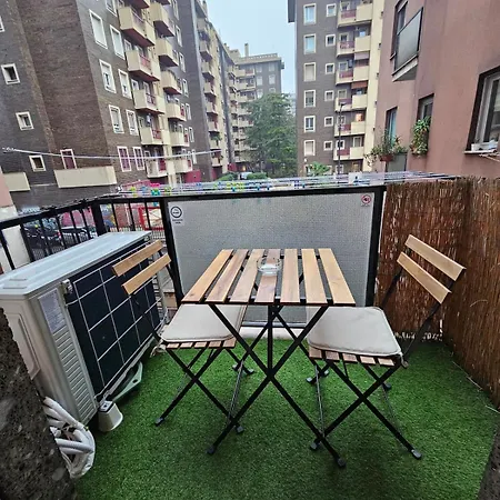 Three-room In Tortona District Apartamento