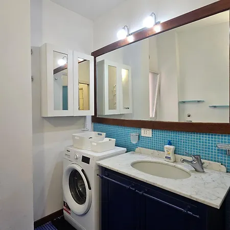 Three-room In Tortona District Milão