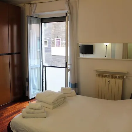 Three-room In Tortona District Apartamento