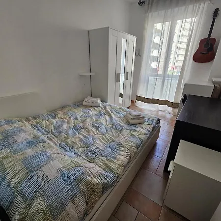 Apartamento Three-room In Tortona District
