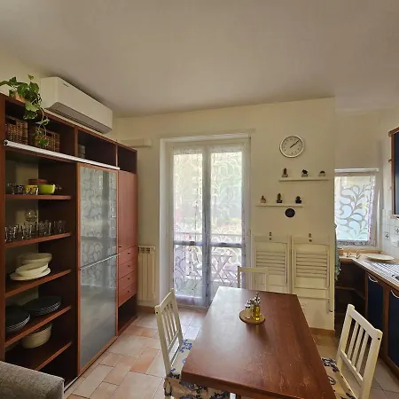 Three-room In Tortona District Apartamento