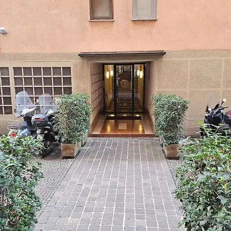 Three-room In Tortona District Apartamento
